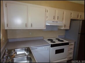 8303 W Woodview Dr in Sherwood, AR - Building Photo - Building Photo
