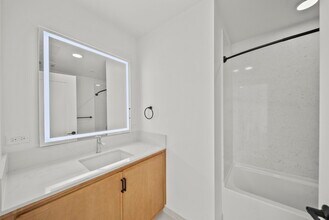 Alena on Haley in Santa Barbara, CA - Foto de edificio - Building Photo