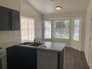 9752 Double Rock Dr in Las Vegas, NV - Building Photo - Building Photo