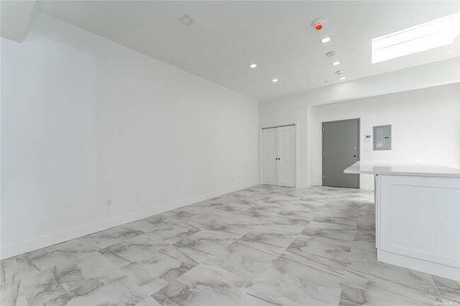 138 E Park Ave, Unit 2 in Long Beach, NY - Building Photo - Building Photo