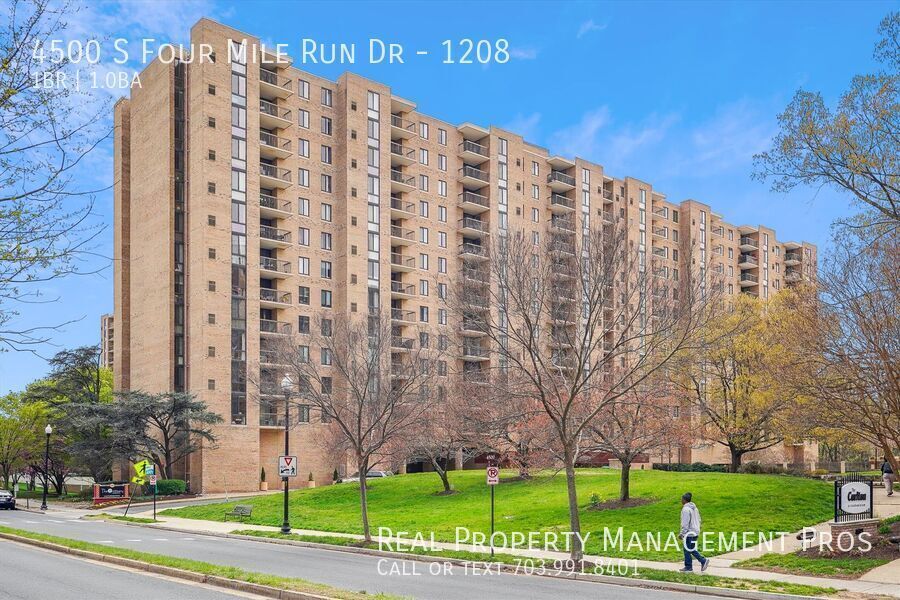 4500 S Four Mile Run Dr in Arlington, VA - Building Photo