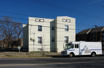 401 Douglas St NE in Washington, DC - Building Photo - Building Photo