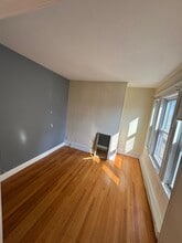 25 Lenox St, Unit 2R in Lawrence, MA - Foto de edificio - Building Photo