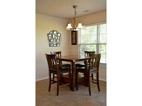 1704 SW F St in Bentonville, AR - Foto de edificio - Building Photo