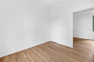 239 W 63rd St in New York, NY - Foto de edificio - Building Photo