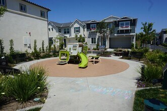 945 Vivid Ln in Costa Mesa, CA - Building Photo - Building Photo