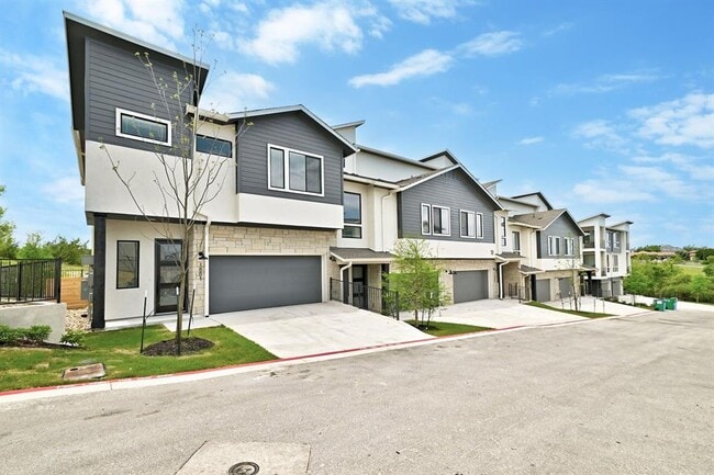 2050 Lohmans Spur in Lakeway, TX - Building Photo - Building Photo