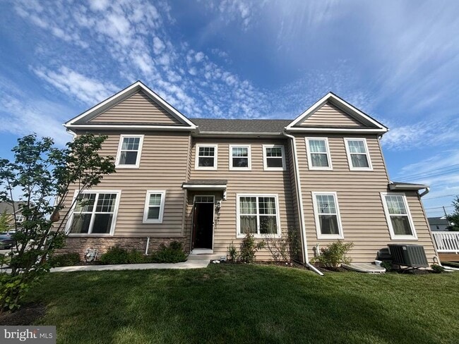 property at 32 Aubrey Cir