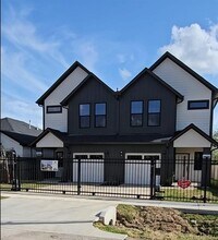4618 Davenport St in Houston, TX - Building Photo - Building Photo