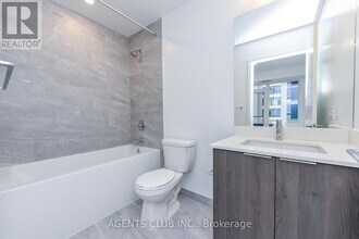 395 Square One Dr in Mississauga, ON - Building Photo - Building Photo