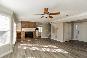 5176 Ray Ct in Powder Springs, GA - Foto de edificio - Building Photo