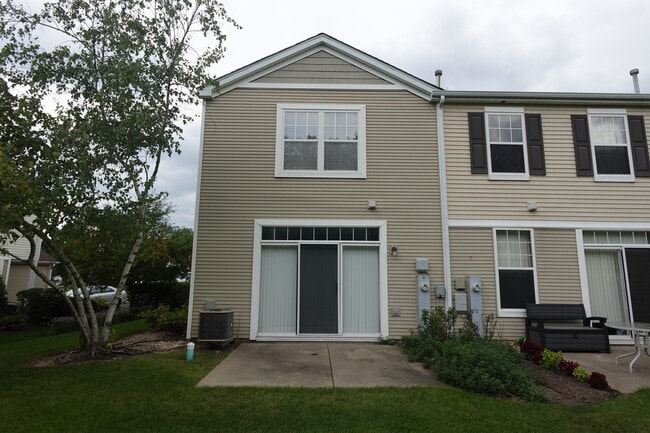 2244 Flagstone Ln in Carpentersville, IL - Building Photo - Building Photo