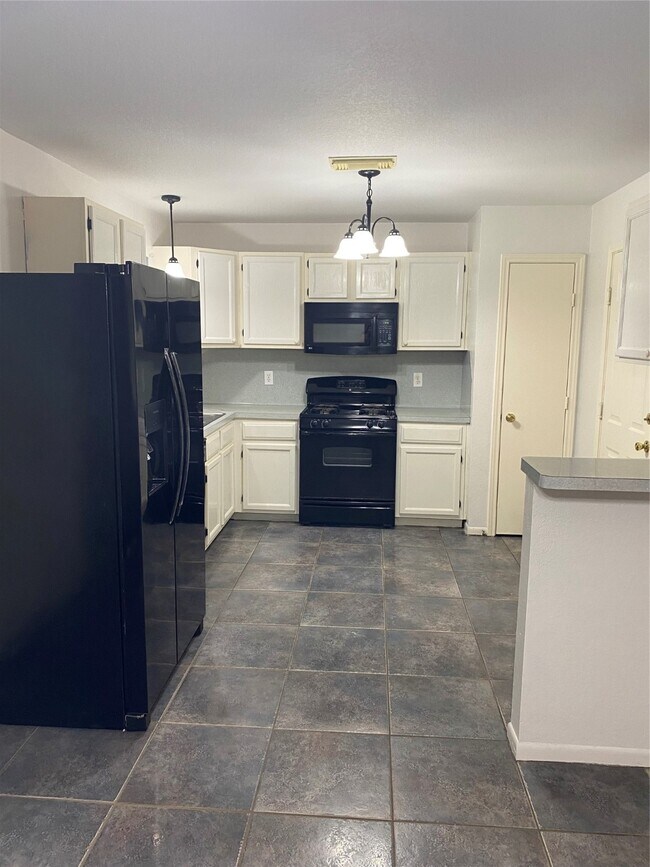 8012 Folkstone Ln in Houston, TX - Building Photo - Building Photo