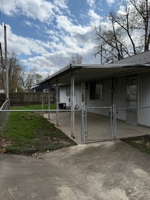 802 S Duncan Rd in Champaign, IL - Building Photo - Building Photo
