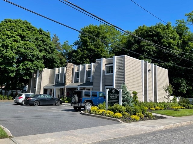 Fairfield Manor At Rocky Point in Rocky Point, NY - Foto de edificio - Building Photo