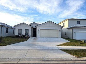 6197 Chorus Dr in Mascotte, FL - Building Photo