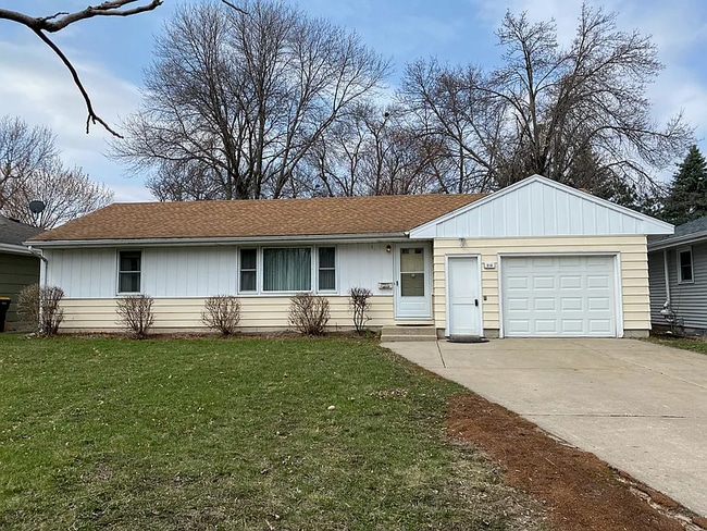 property at 914 Sommerville St S