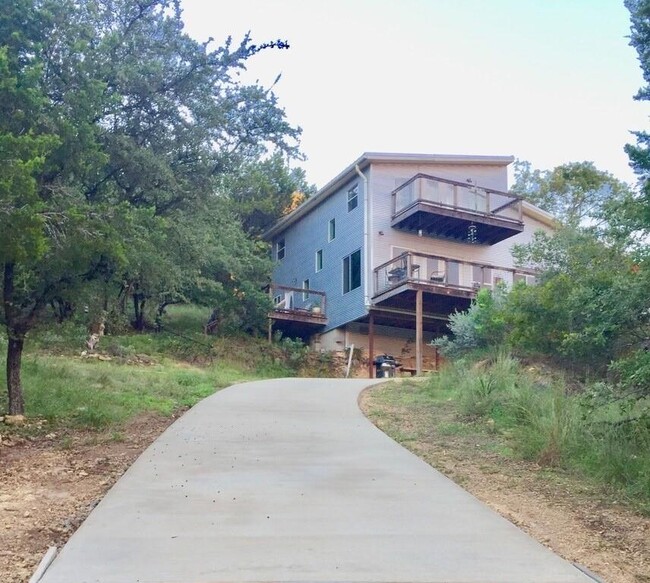 156 Lazy Leaf in Wimberley, TX - Foto de edificio - Building Photo