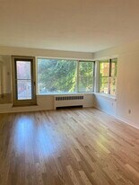 145 Pinckney St, Unit 207 in Boston, MA - Building Photo