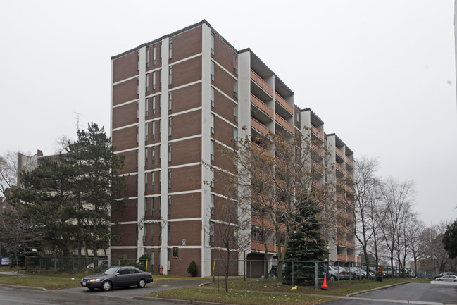 Barcelona Apartments in Mississauga, ON - Building Photo - Building Photo