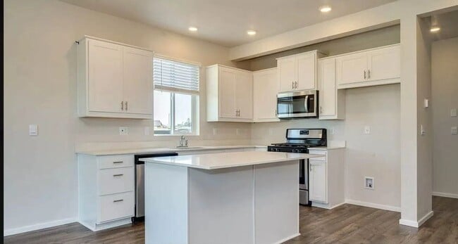 274 Greencrest St NE in Salem, OR - Building Photo - Building Photo