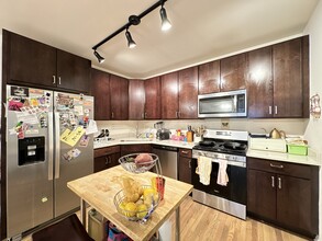 1456 W Cortez St, Unit M08B in Chicago, IL - Foto de edificio - Building Photo