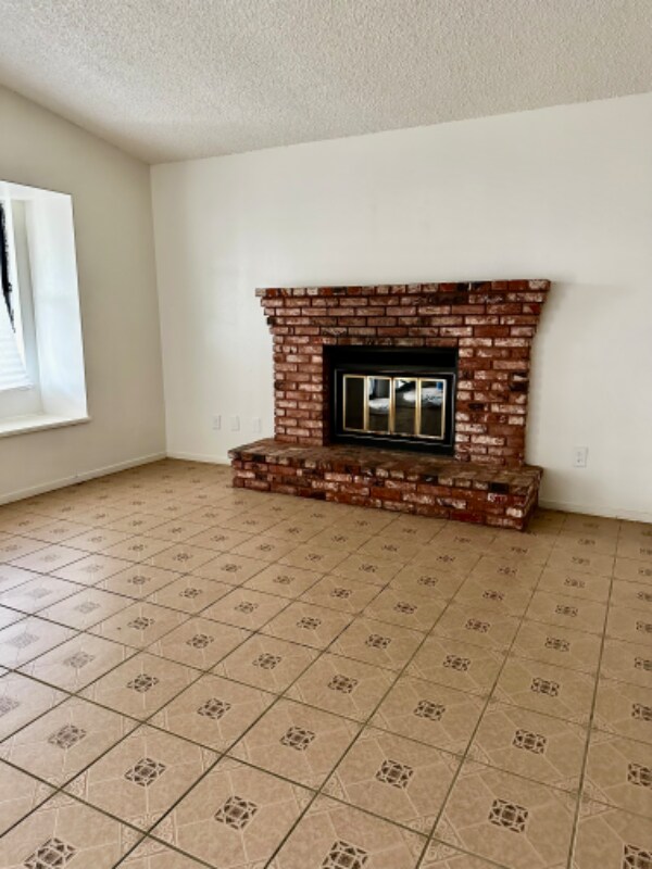1327 Pacheco Rd-Unit -A in Bakersfield, CA - Building Photo - Building Photo