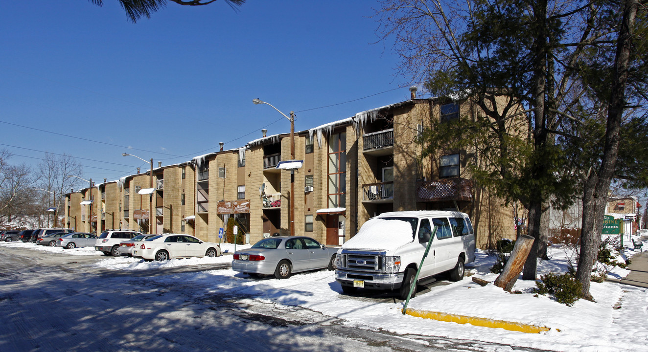 Woodbine in Westville, NJ - Foto de edificio