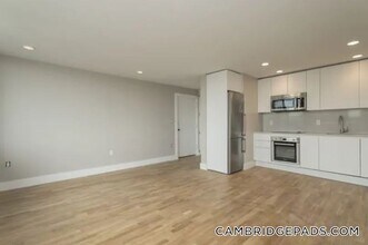1000 Memorial Dr in Cambridge, MA - Building Photo - Building Photo
