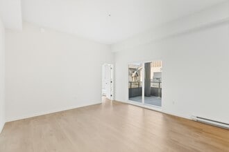 19577-65B 65B Ave in Surrey, BC - Building Photo - Building Photo