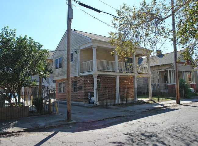 1470 Constance St in New Orleans, LA - Foto de edificio - Building Photo
