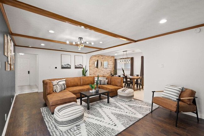 1308 Glen Cove Dr
