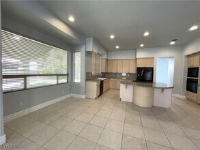 70 Castle Creek Ct in Las Vegas, NV - Building Photo - Building Photo