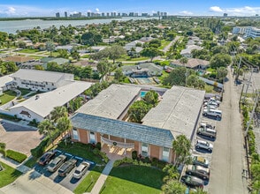 148 Yacht Club Dr in North Palm Beach, FL - Building Photo - Building Photo