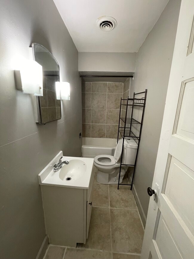25 Race St in Uniontown, PA - Building Photo - Building Photo