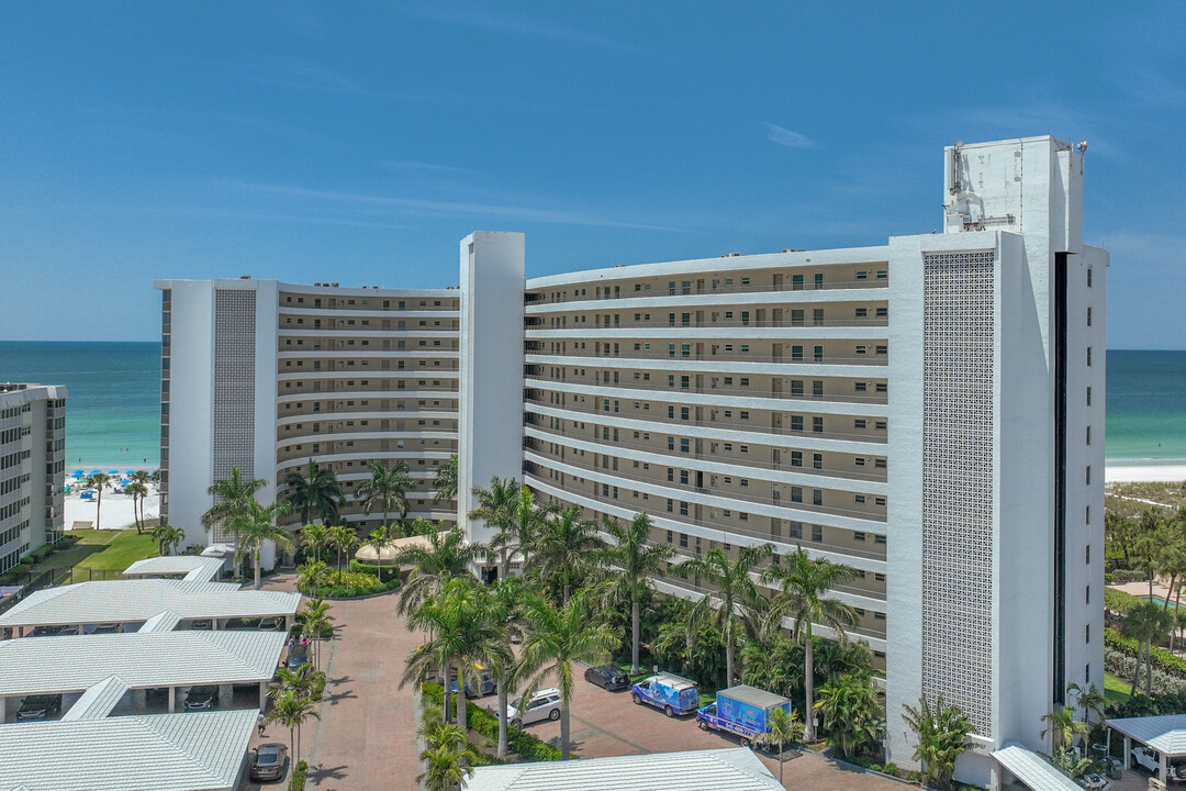 Crystal Sands in Sarasota, FL - Foto de edificio