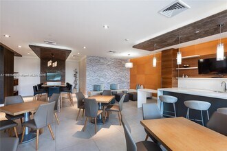 600 NE 27th St, Unit 2605 in Miami, FL - Building Photo - Building Photo