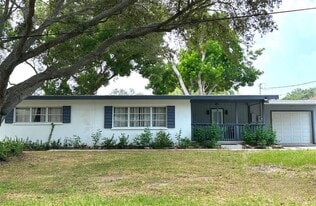 7198 121st Way N in Seminole, FL - Building Photo