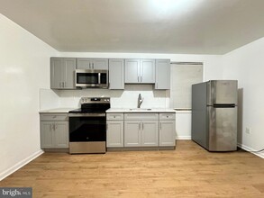 1316 Walnut St, Unit 1R in Philadelphia, PA - Building Photo - Building Photo