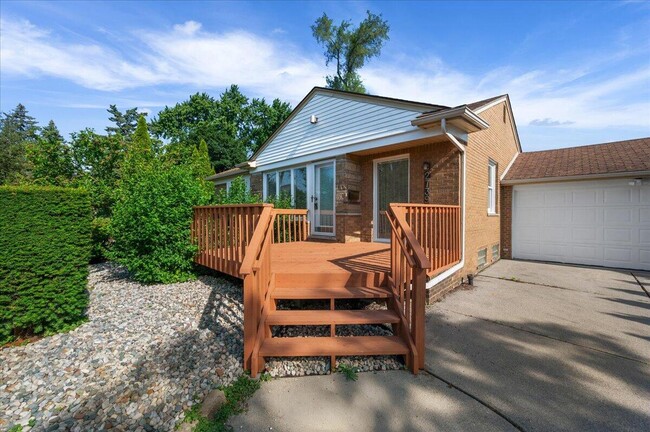 property at 2739 Yorkshire Rd