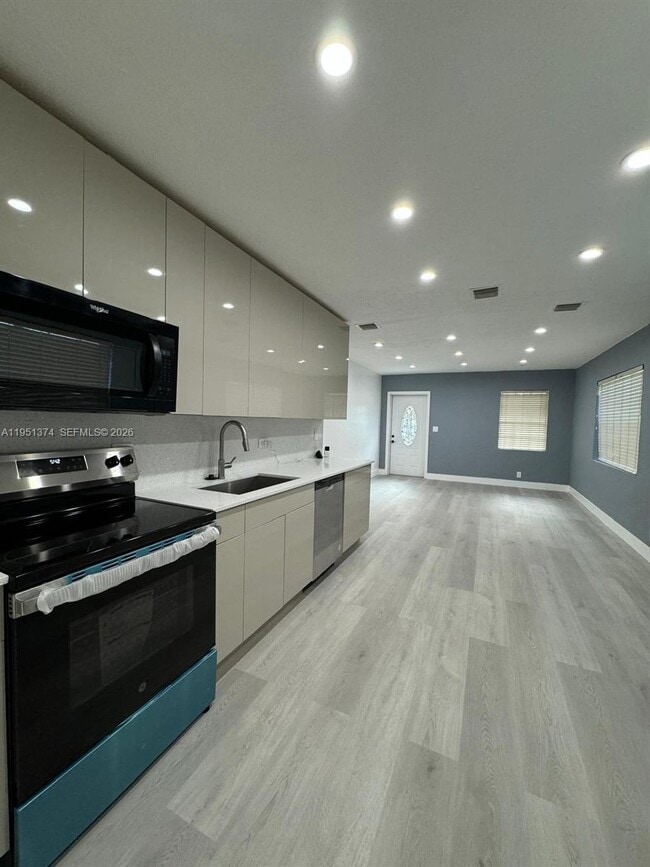 635 N 28th Ave in Hollywood, FL - Building Photo - Building Photo