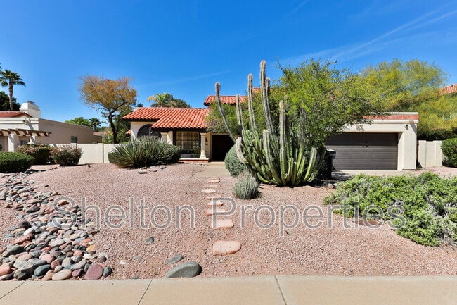 2708 E Leonora St in Mesa, AZ - Building Photo - Building Photo