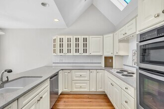 150 Hubbard St, Unit A in Concord, MA - Building Photo - Building Photo