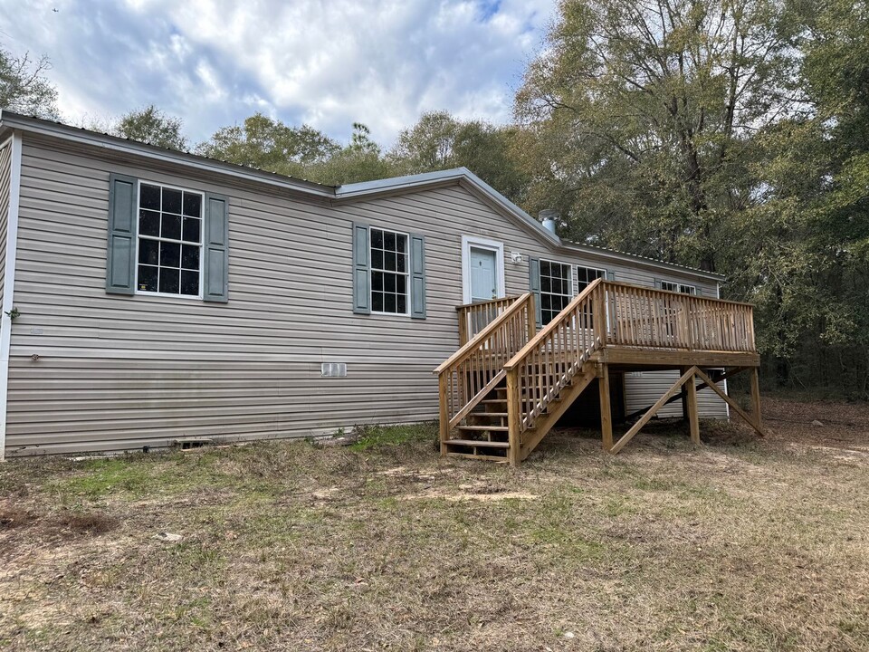 1153 Country Living Rd in Baker, FL - Building Photo