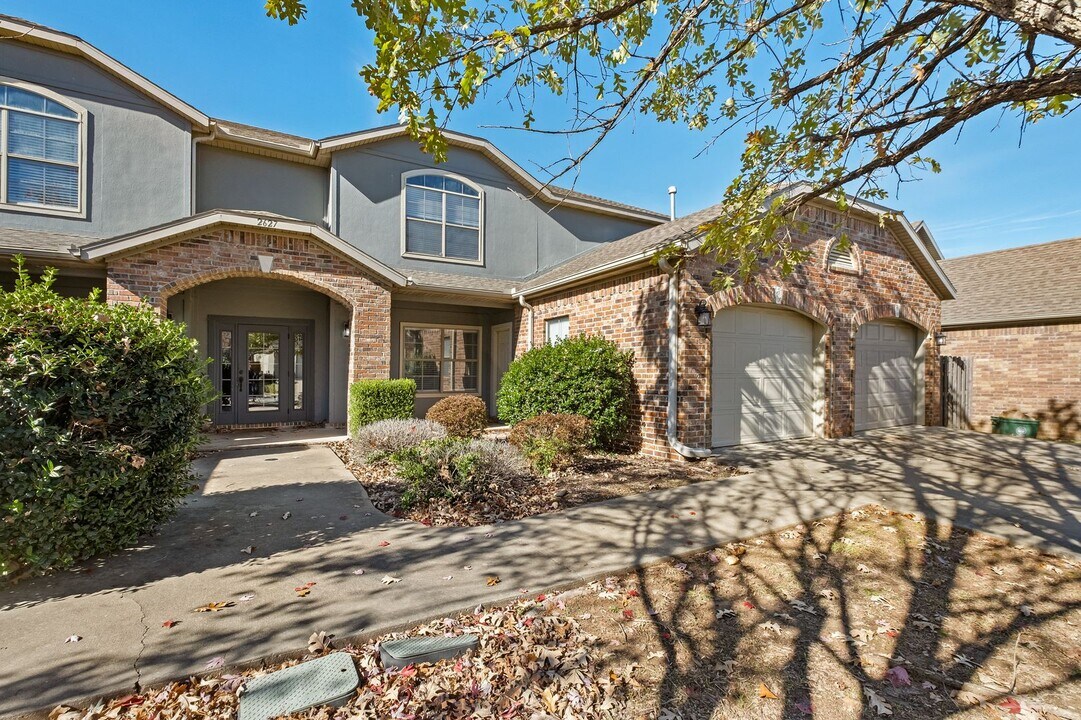 2627 N Miranda St in Fayetteville, AR - Building Photo