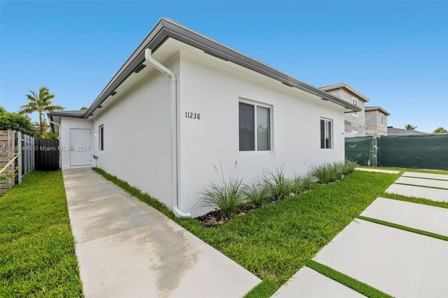 11238 SW 187th St-Unit -0 in Miami, FL - Building Photo - Building Photo