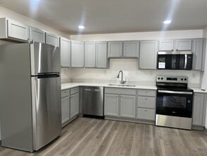 124 Kathleen Dr in Beaver Falls, PA - Building Photo - Building Photo