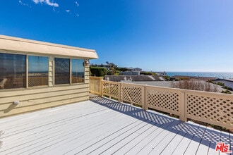 29500 Heathercliff Rd in Malibu, CA - Building Photo - Building Photo