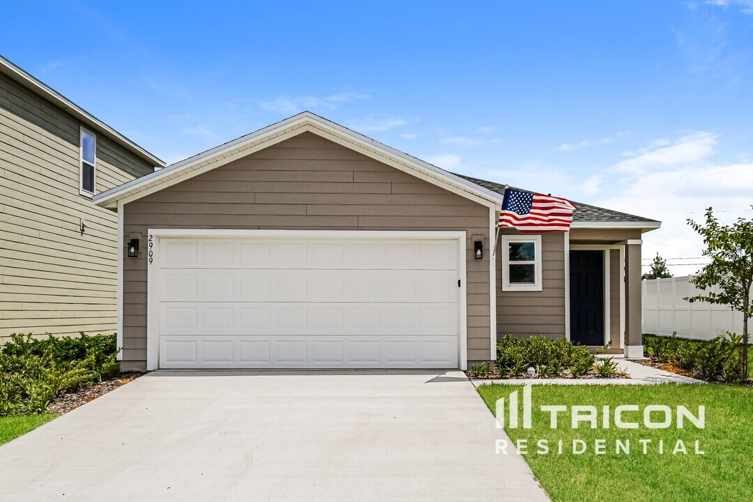 2909 Grand Finale St in Green Cove Springs, FL - Building Photo