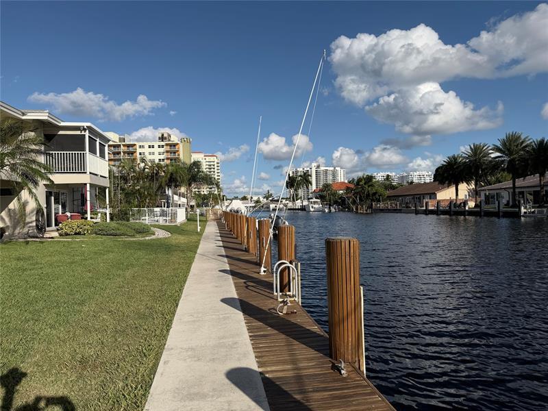 2850 NE 30th St in Fort Lauderdale, FL - Building Photo